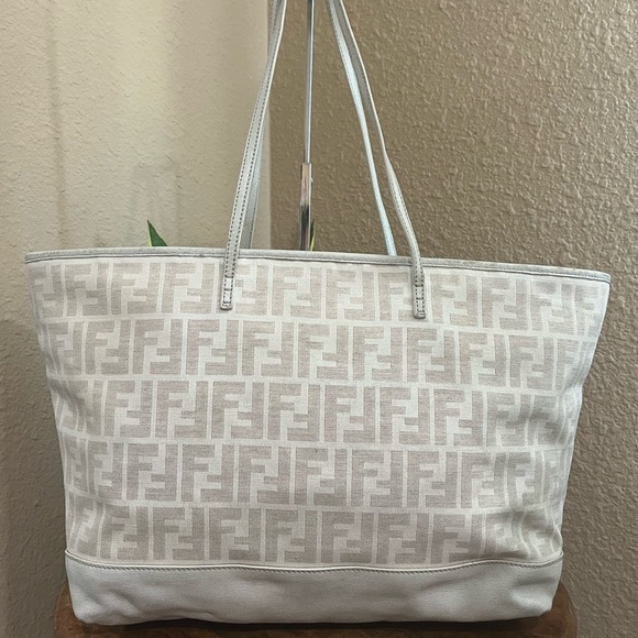 FENDI ZIPPERED TOTE - Picture 2 of 16